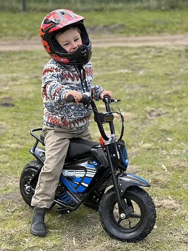 Little boy on zippi ride 10 big grin