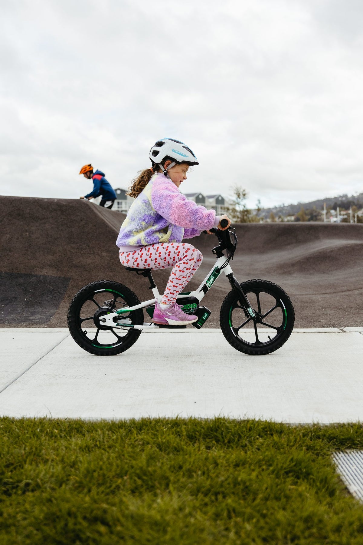 Girl riding the Zippi Rippa e-Drive 16 inch at a Tasmanian pump track.